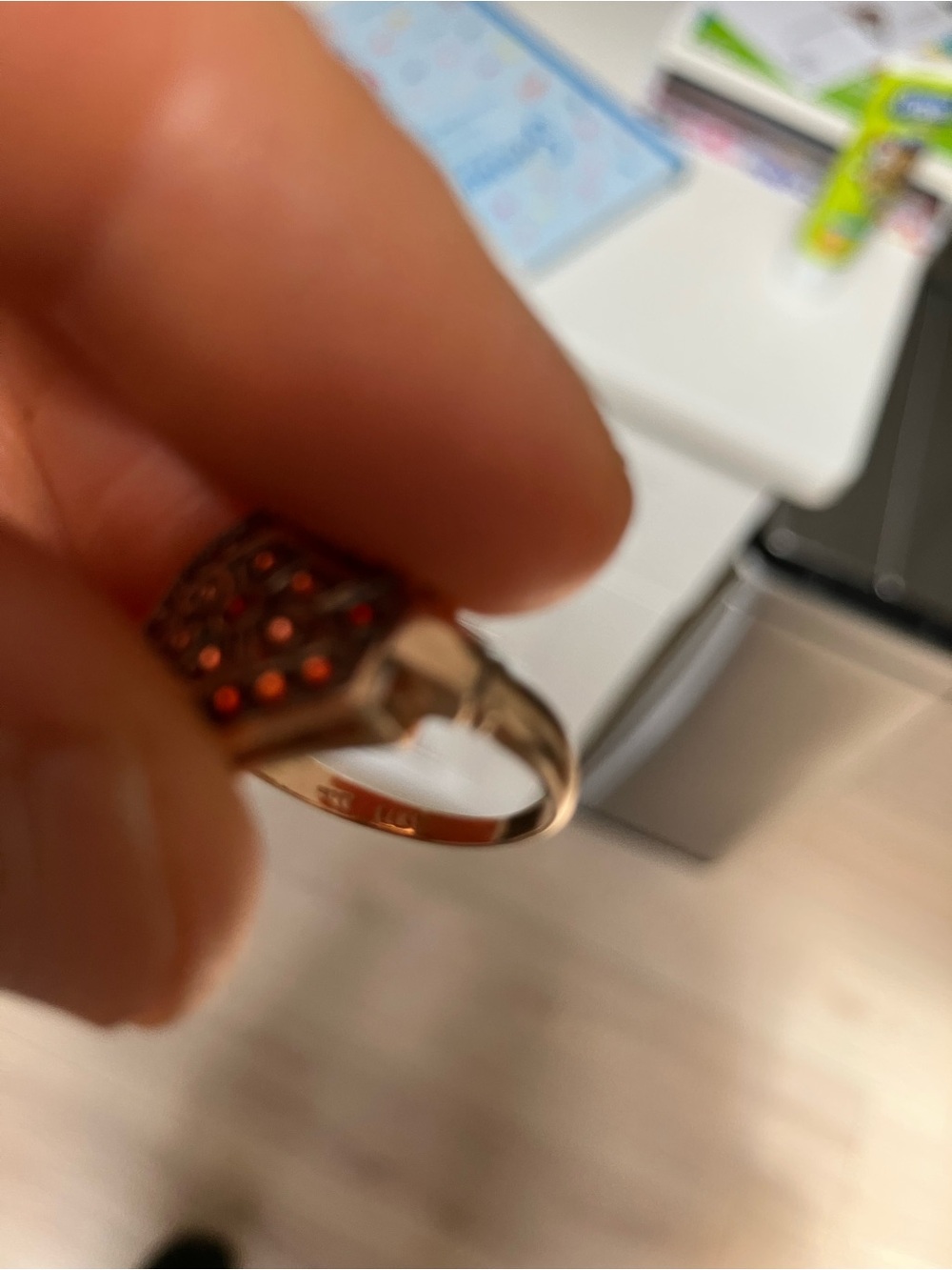 Hexagonal 14k rose gold and Red garnet Ring - Picture 6 of 7